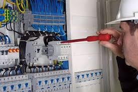 Por Cableado Eléctrico y Estructurado